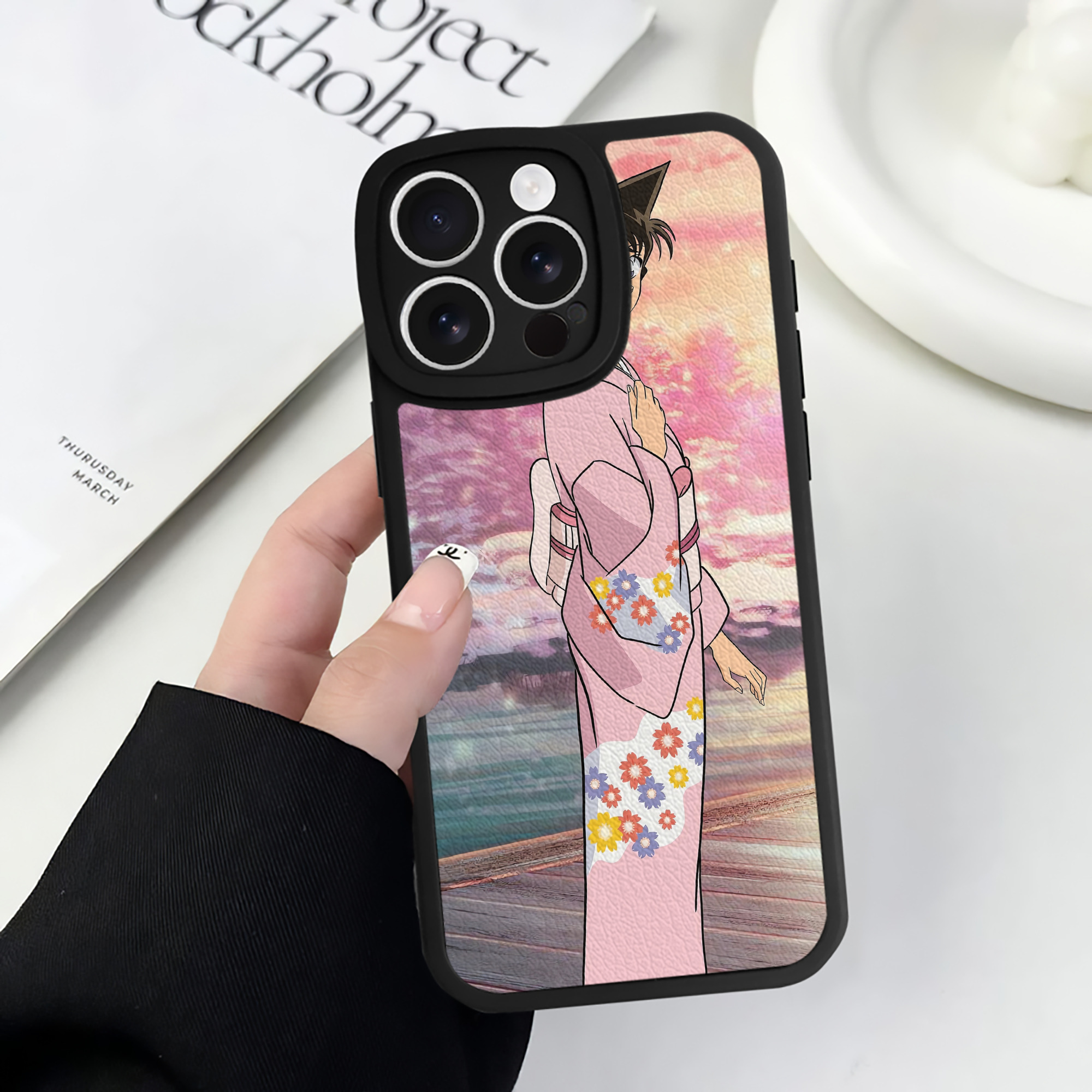 （画像用） 名探偵コナン Detective Conan 【iPhone 16シリーズ対応】シリコンスマホケース（レザー調） 材質：シリコン
